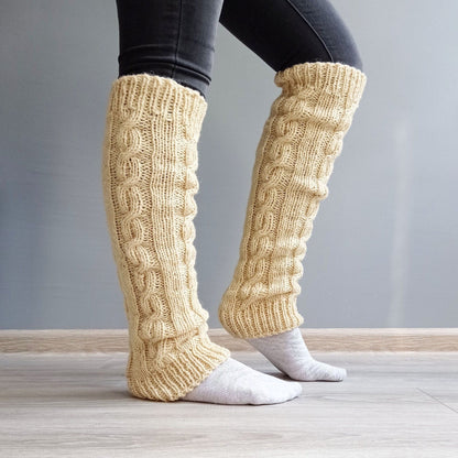 Handgemachte dicke Overknee-Beinswärmer aus 100 % natürlicher Wolle mit Zopfmuster